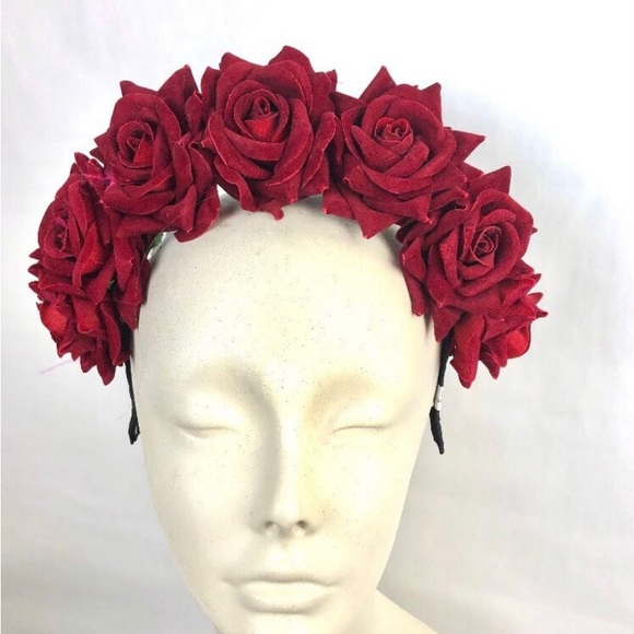 Red rose headband perfect for a Derby party - Picture 3 of 4